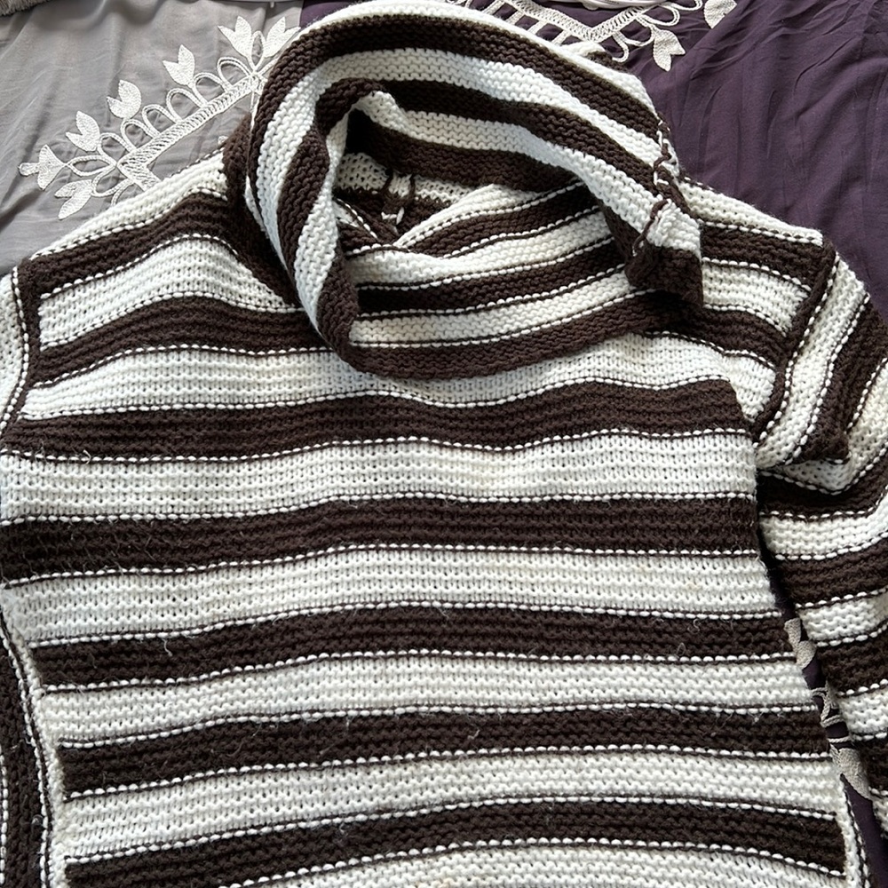 Brown and white turtleneck long sleeve sweater